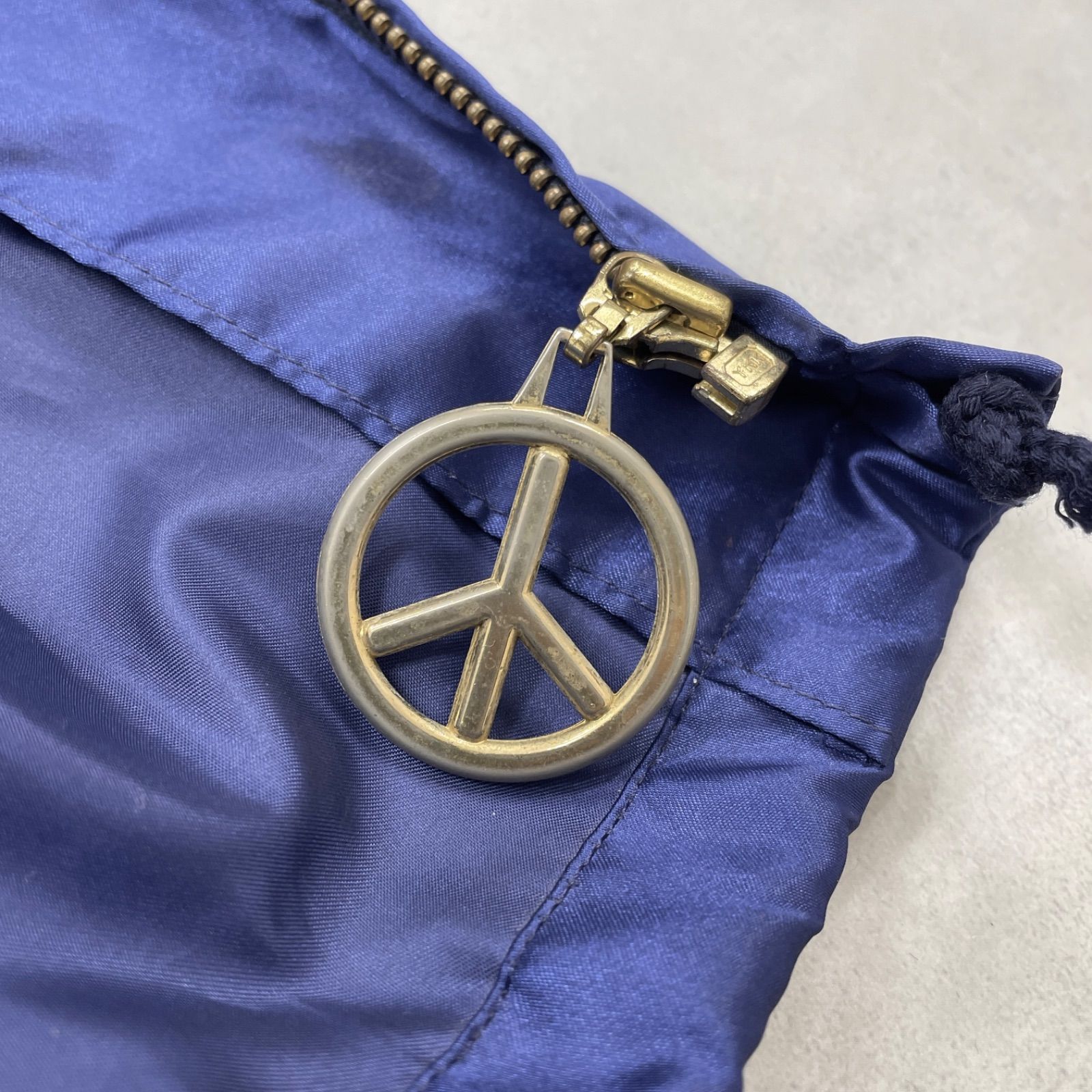 ピースジップ パーカー