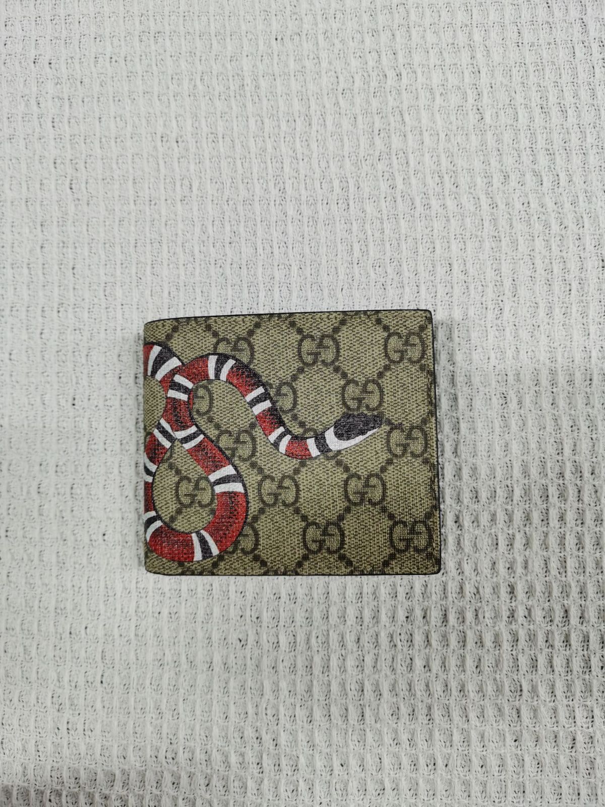 GUCCIスネーク 折りたたみ財布 グッチ 蛇 ヘビ - メルカリ