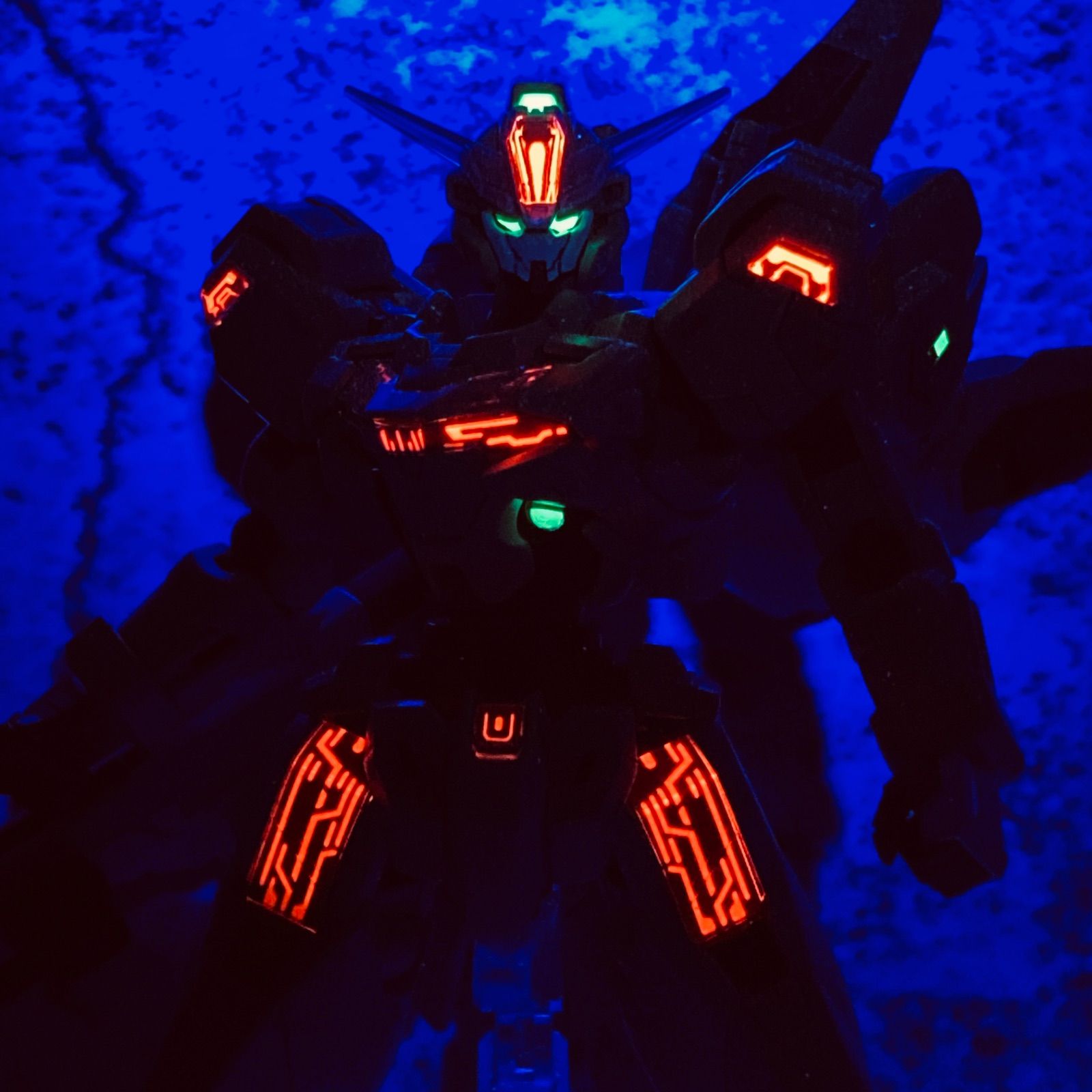 ジャンク】HG 1/144 ガンダムキャリバーン ブラックライトで光るパー