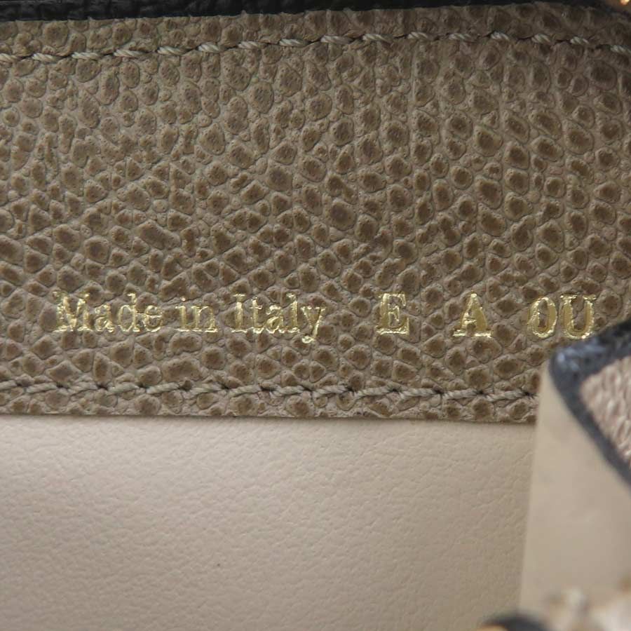 ラウンドファスナー長財布