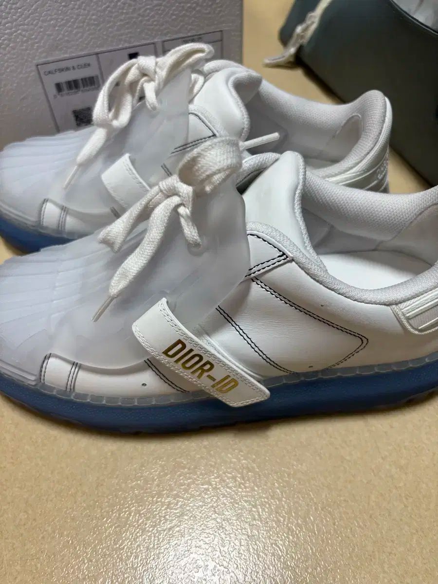 スニーカーズ