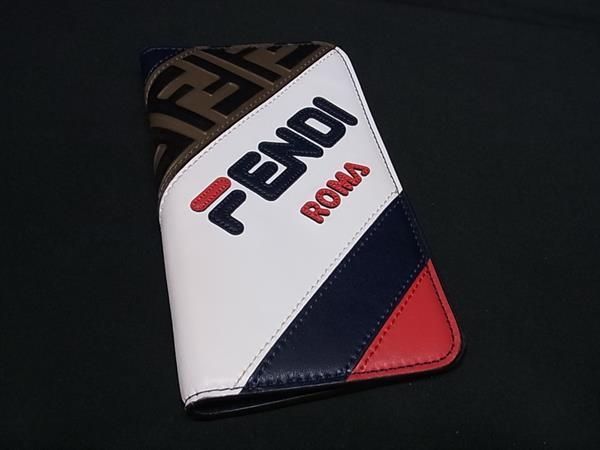 ■美品■ FENDI フェンディ フィラコラボ ズッカ柄 レザー  iPhoneX/XS 対応 アイフォンケース スマホケース ブラック系 FI0602 □美品□ FENDI フェンディ フィラコラボ ズッカ柄 レザー iPhoneX/XS