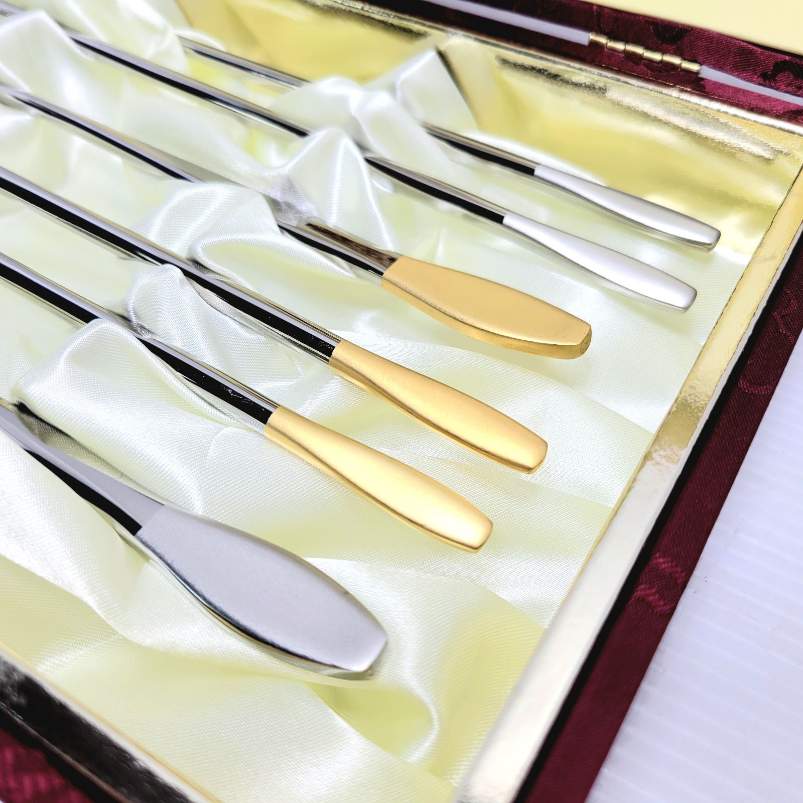 新品未使用 Rich & Luxury Golden Bell カトラリーセット - メルカリ