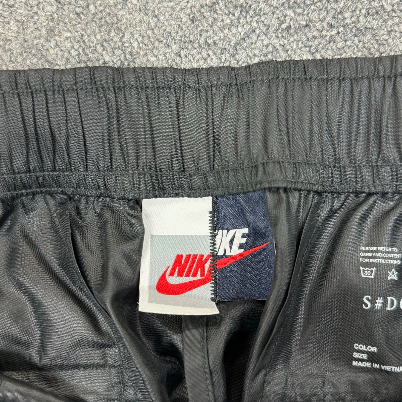 美品 Sacai × NIKE 22AW AS U NRG Pant コラボ ロゴプリント 切替 ナイロン カーゴパンツ サカイ ナイキ  DQ9061-010 ブラック L 64842A3