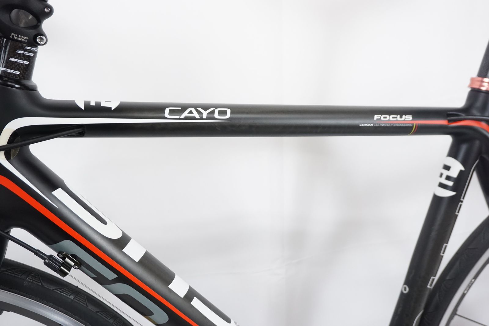 FOCUS CAYO フルカーボンフレーム