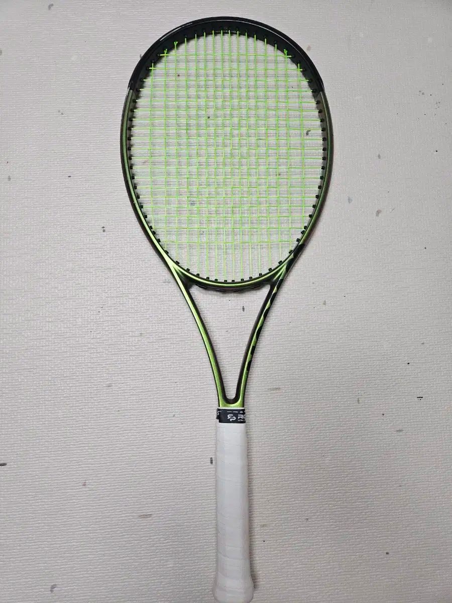 ウィルソン Wilson BLADE v8 テニスラケット
