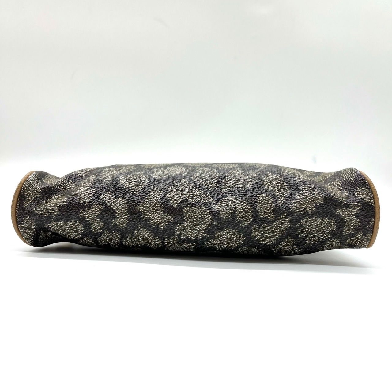 ✨良品✨ Yeves Saint Laurent イヴサンローラン クラッチバッグ