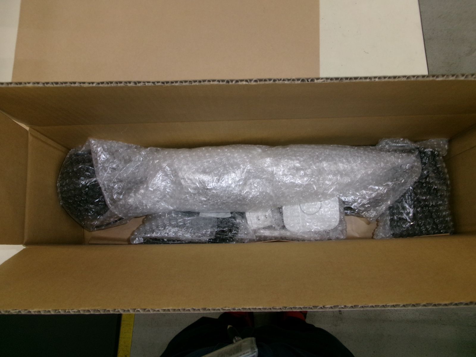 最大80%割引! Philips Hue Play ライトバー2個 テーブルランプ ブリッジ Sync BOX セット 【安心の正規品】