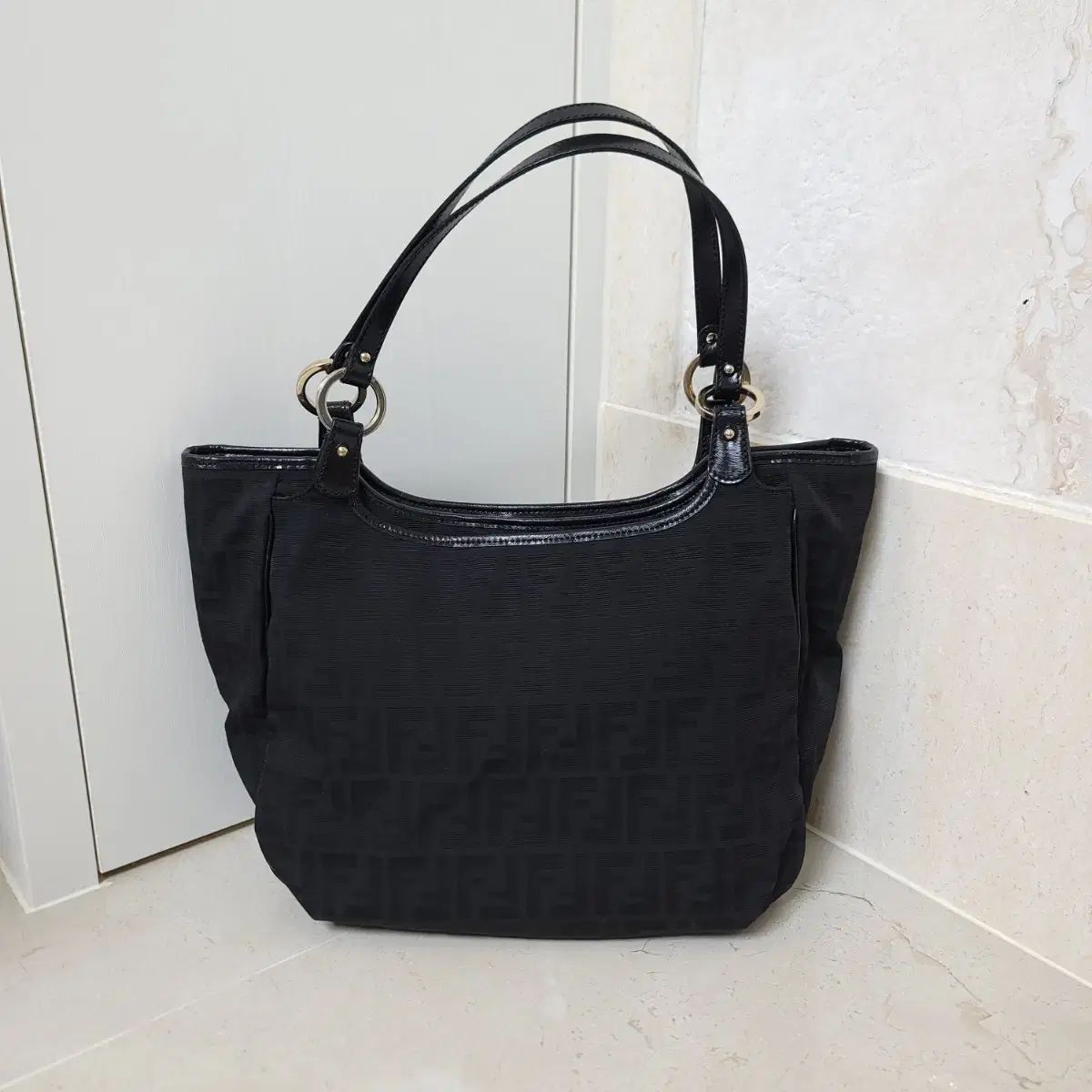 正規品 FENDI(フェンディ) ズッカ パターン 柄 ブラック 正規品 FENDI(フェンディ) ズッカ パターン 柄 ブラック