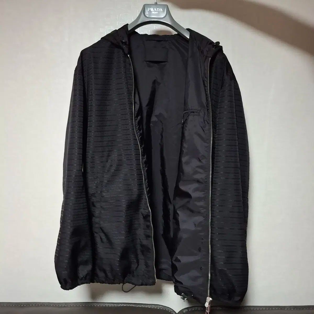しました NFC PRADA プラダ リナイロン フードジャケット