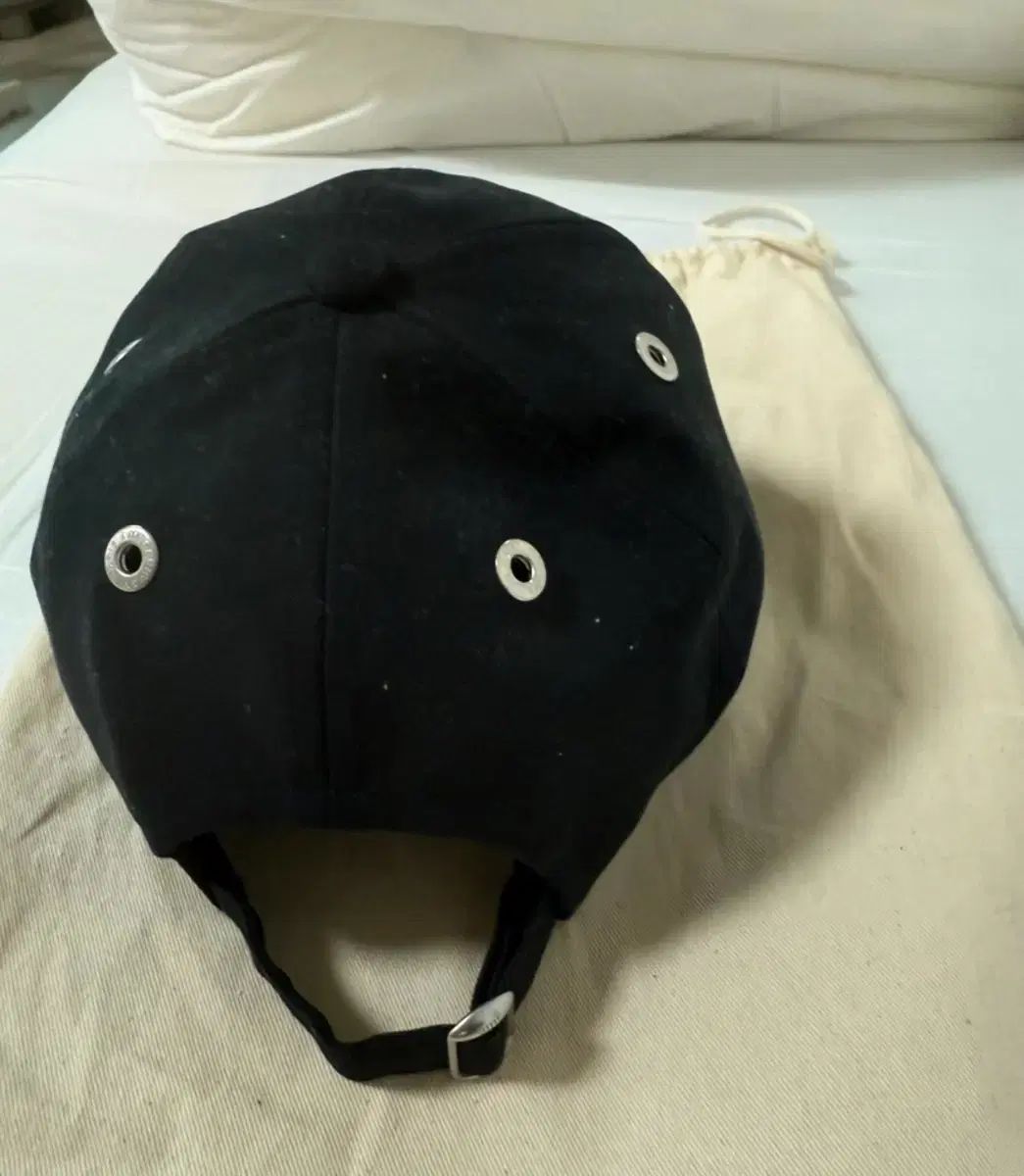 アミ 帽子 ハートロゴ ベースボールキャップ ブラック