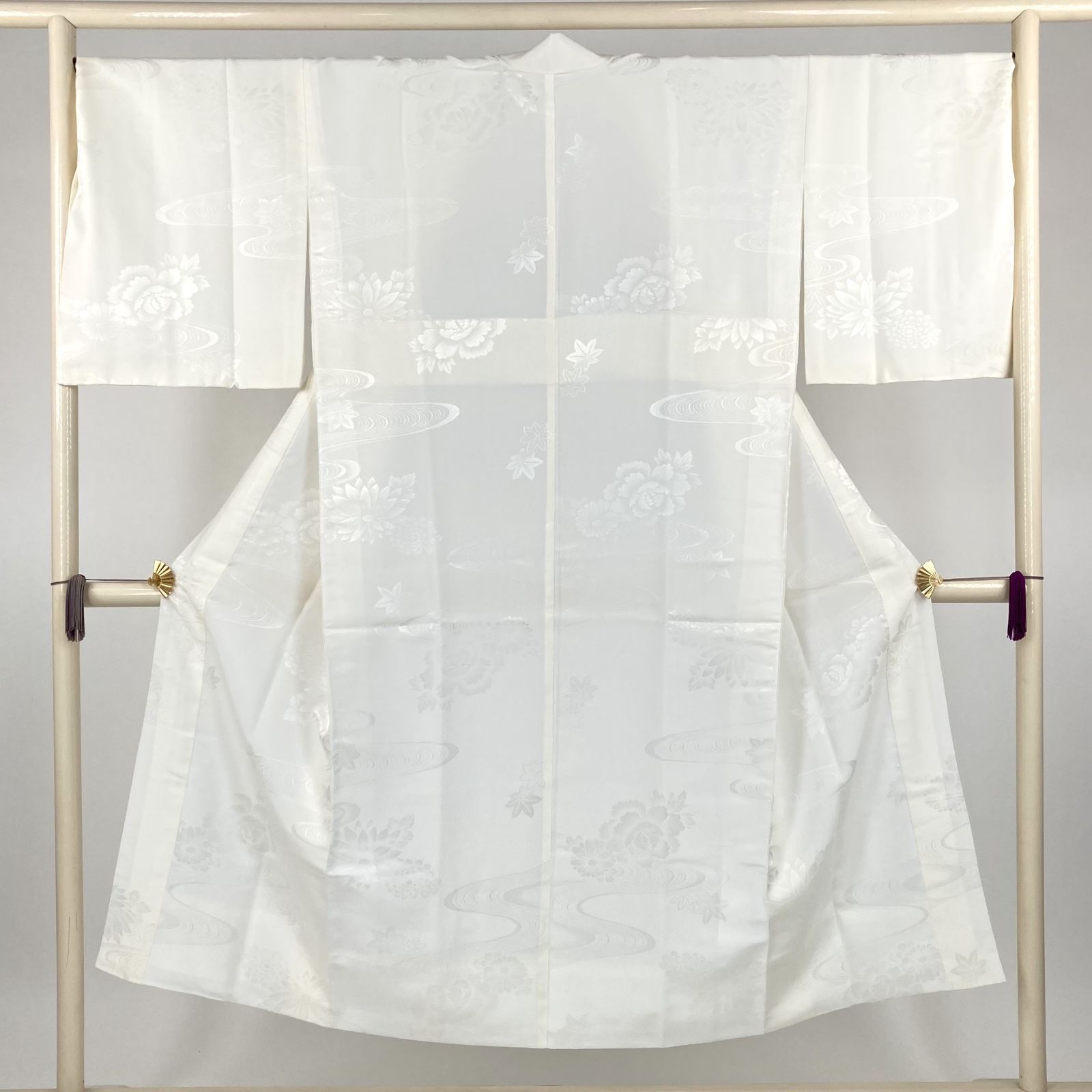 リユース襦袢 長襦袢 白 四季花文様 絹 未洗い 身丈 139cm 裄丈 72.5cm MS4262