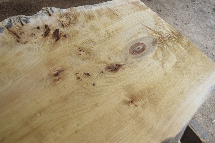厚さ約5.7cm