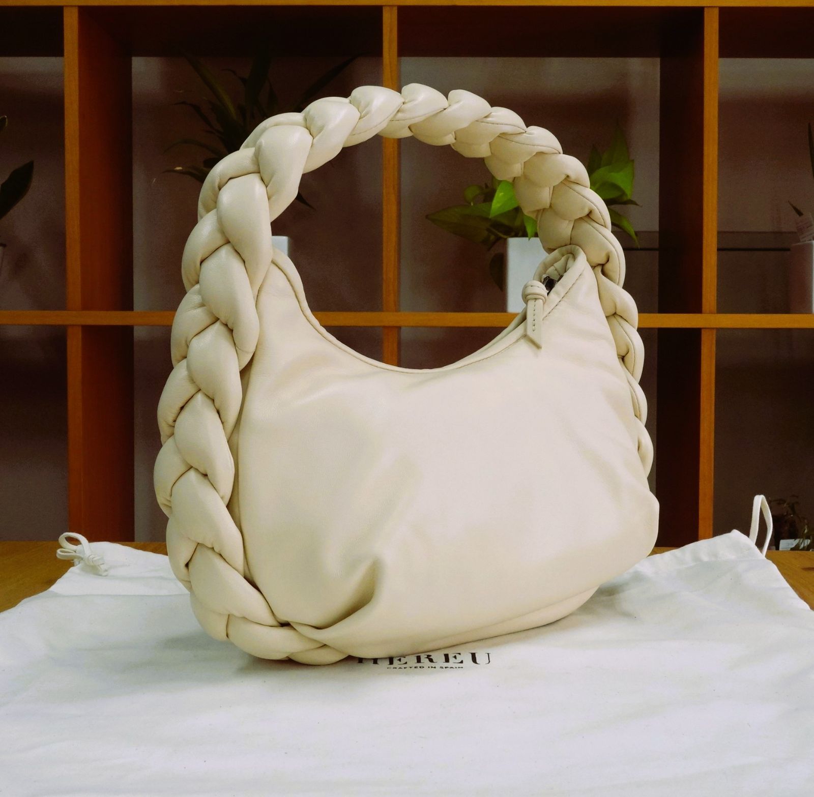 HEREU【新品・未使用】ヘリュー Plaited Padded-detail Shoulder Bag 