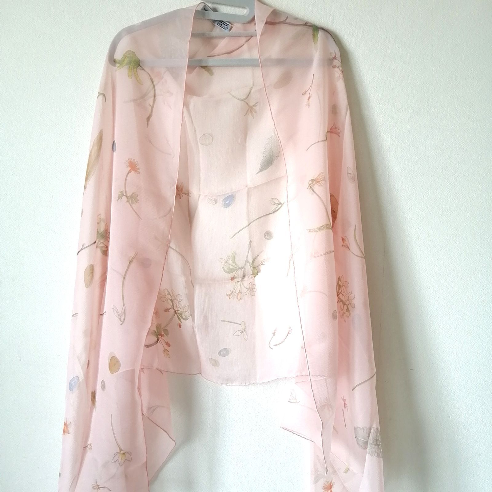 美品　エルメス　ロングスカーフ　シルクモスリン　花と羽　ピンク　116 美品 エルメス HERMES ロングスカーフ シルクモスリン FLEURS et