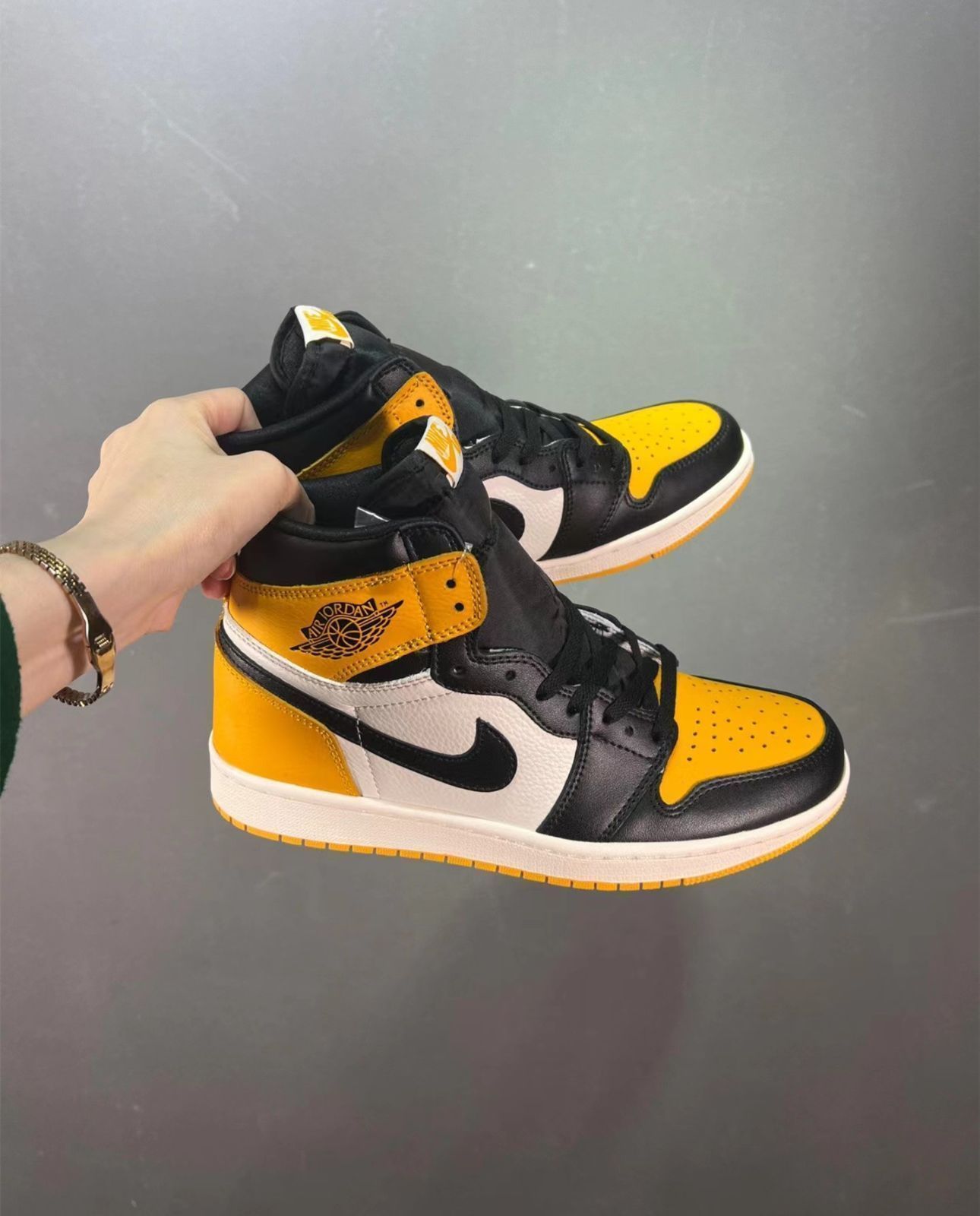 新品 NIKE AIR JORDAN 1 RETRO HIGH OG TAXI 男女兼用