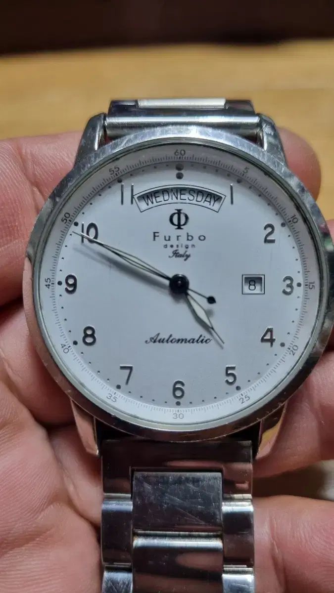 イタリア製自動巻きメンズウォッチ