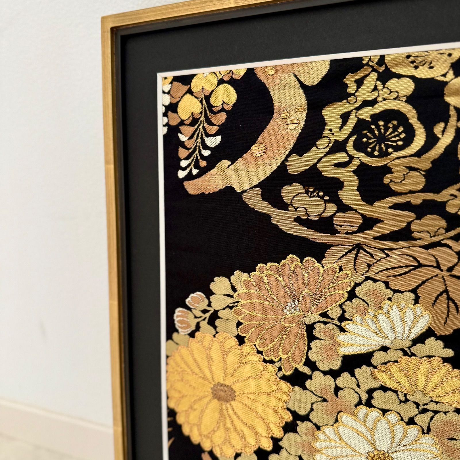 京都帯屋さん フレーム入りシルク織物アート 花輪重ね