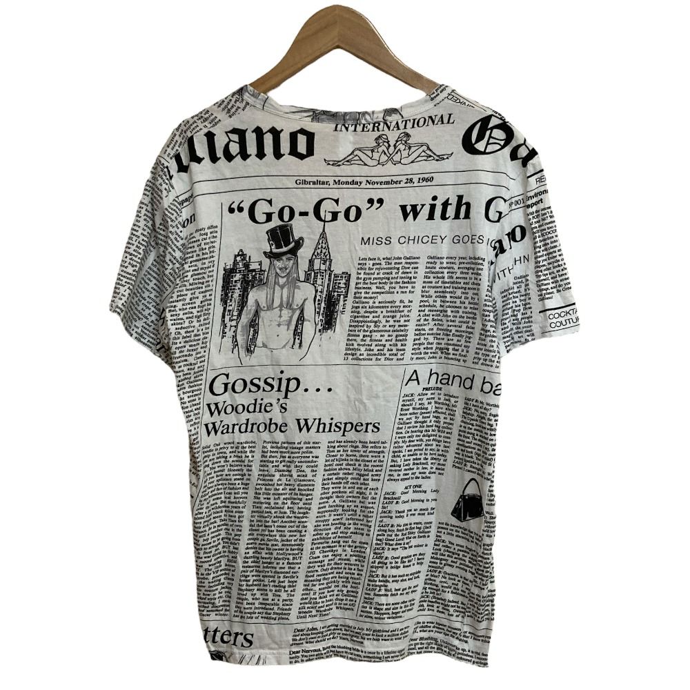 ジョン・ガリアーノ　シルクストール john galliano ニュースペーパー JOHN GALLIANO(ジョンガリアーノ) ニュースペーパーVネック半袖T