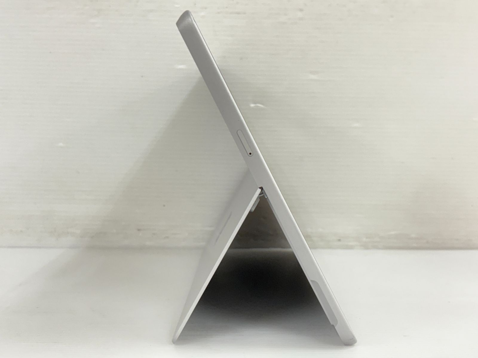 SURFACE GO