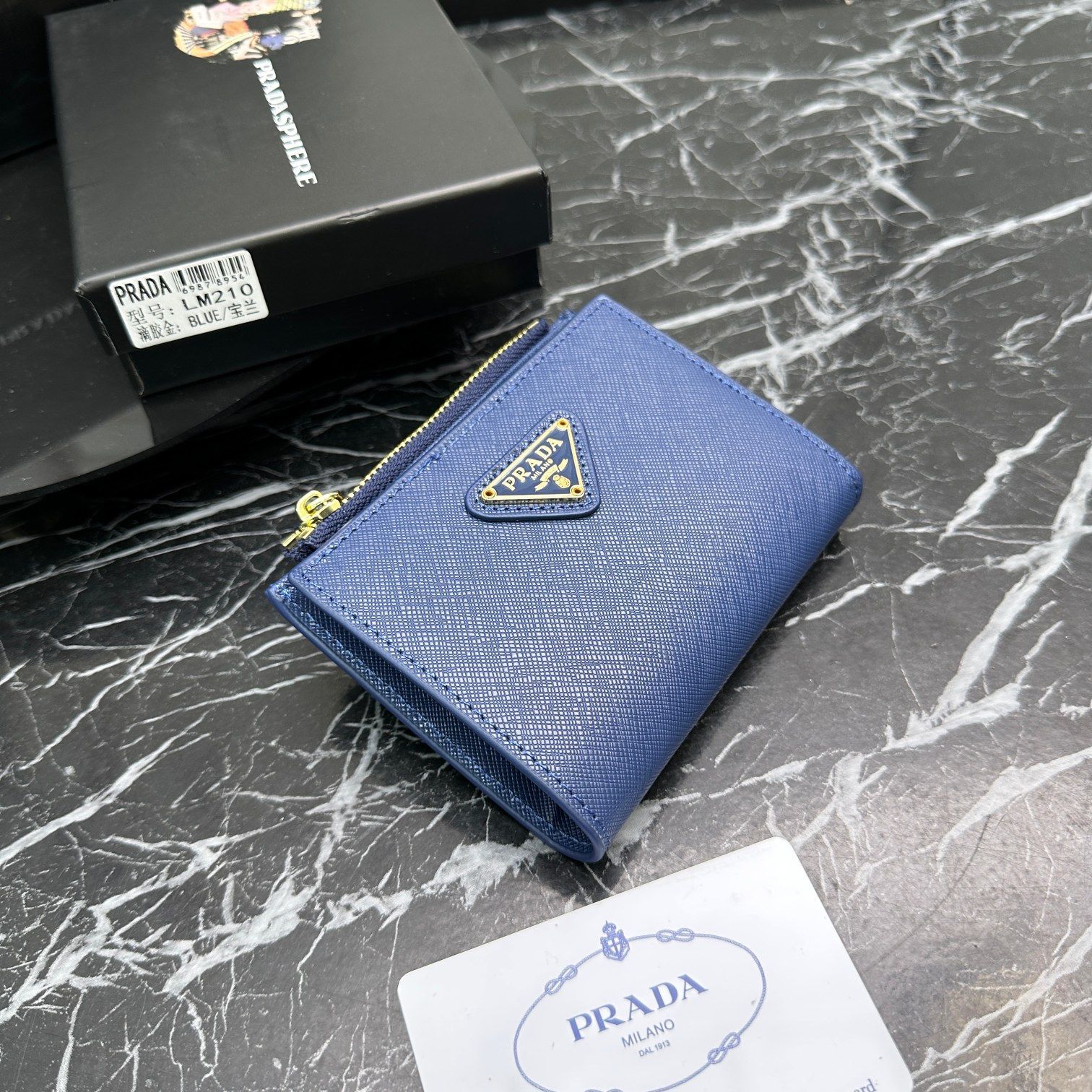 PRADA】プラダ 折りたたみ財布 ブラックカラーとシルバー三角ロゴ 新品未使用 ミニ財布、財布、カード収納付き、小銭入れ - メルカリ