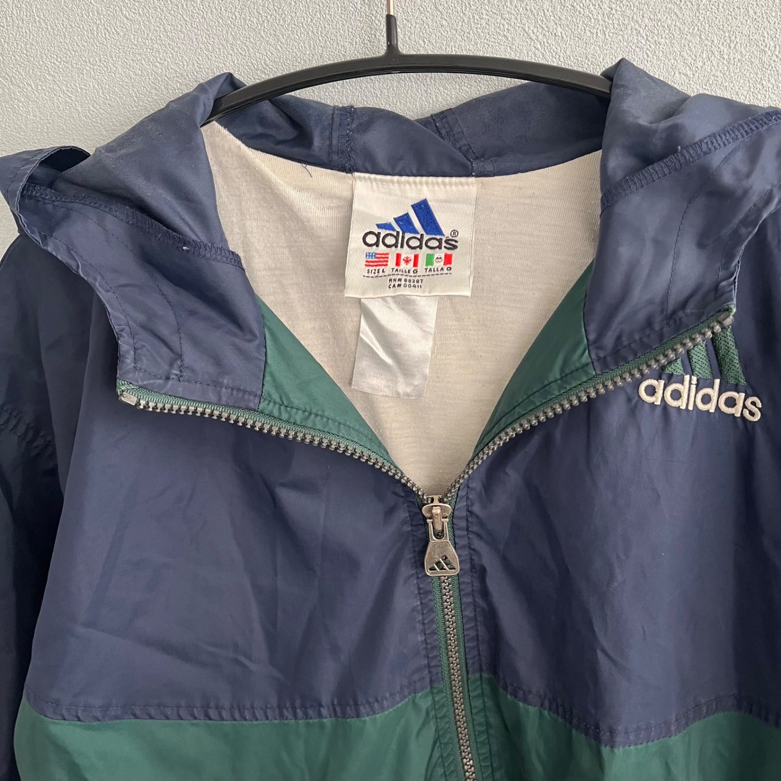 adidas ナイロン ジャケット 万国旗タグ ネイビー×グリーン フード 