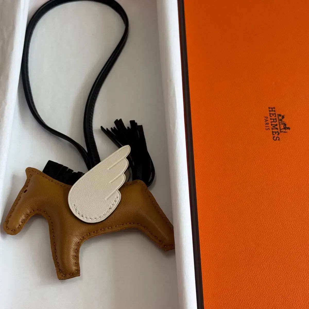 クリスマスプレゼント エルメス ペガサス PM ノワール/エトゥープ/エトゥープ クリスマスプレゼント エルメス ペガサス PM ノワール/エトゥープ