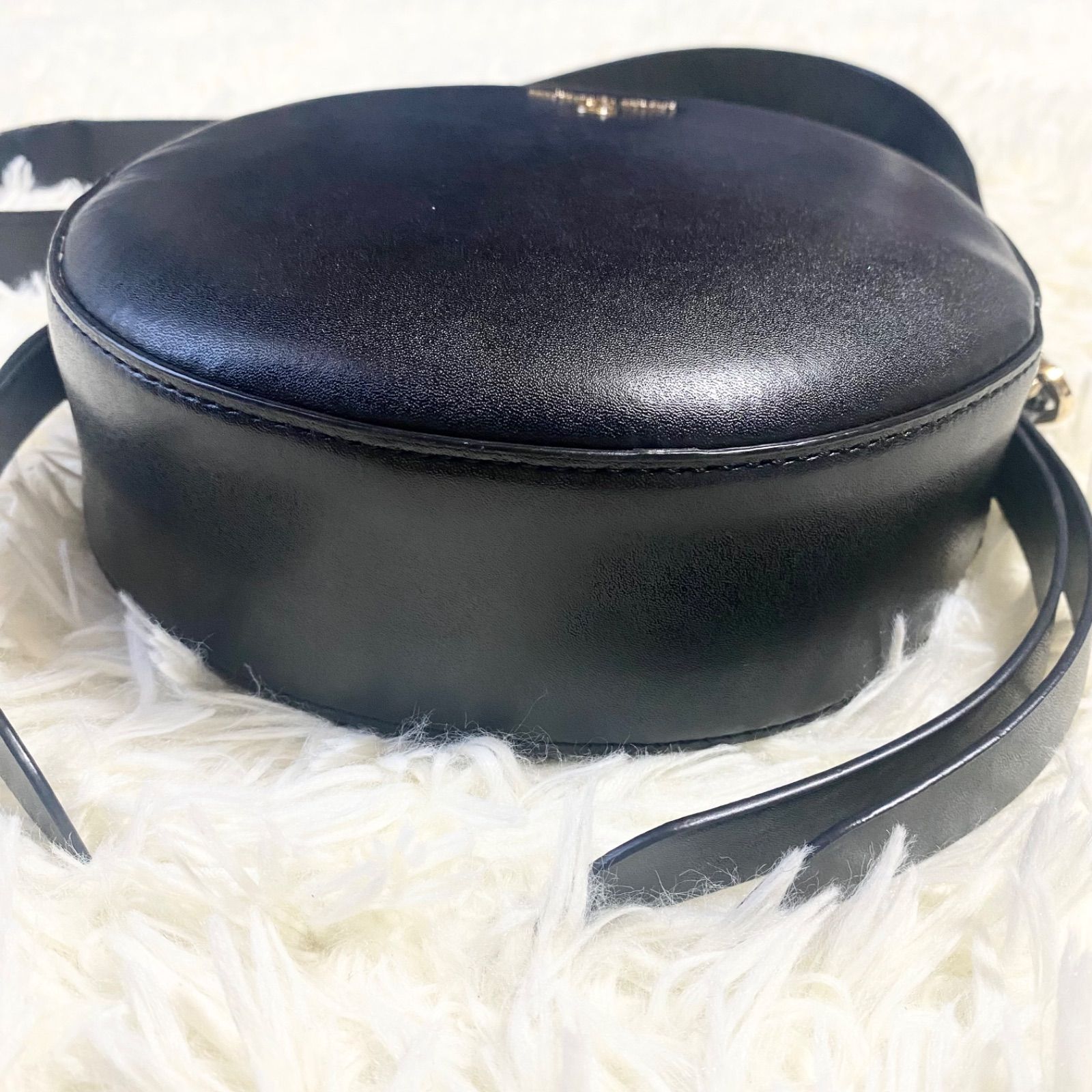 ⭐︎希少⭐︎ マイケルコース ショルダーバッグ フラワー レザー 丸形 ブラック マイケルコース MICHAEL KORS ショルダーバッグ 黒 レザー 丸型