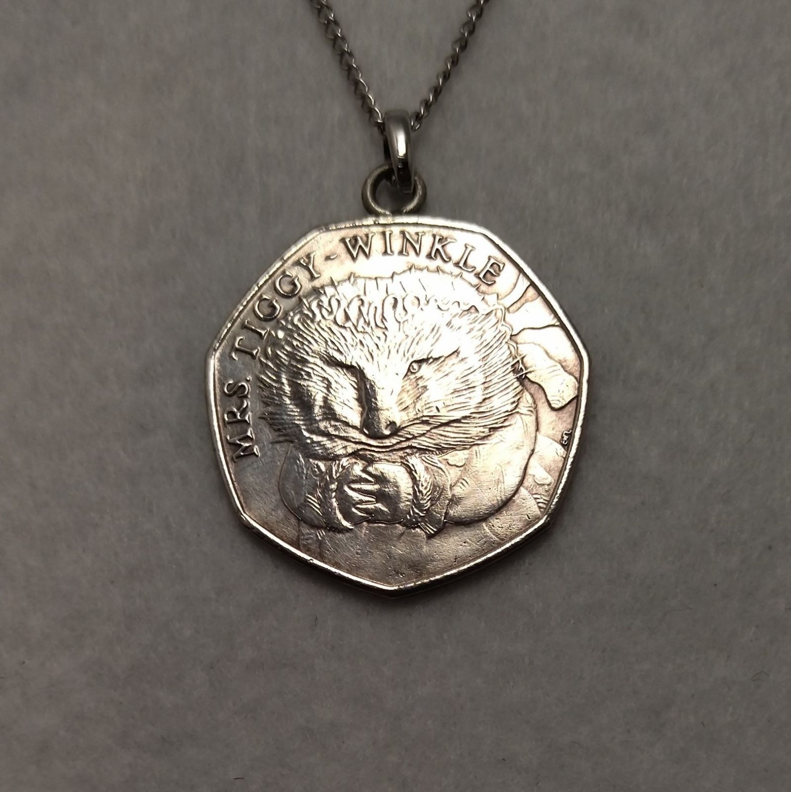 ティギーおばさん ピーターラビットのコインネックレス 着けっ放しOK ティギーおばさん ピーターラビットの