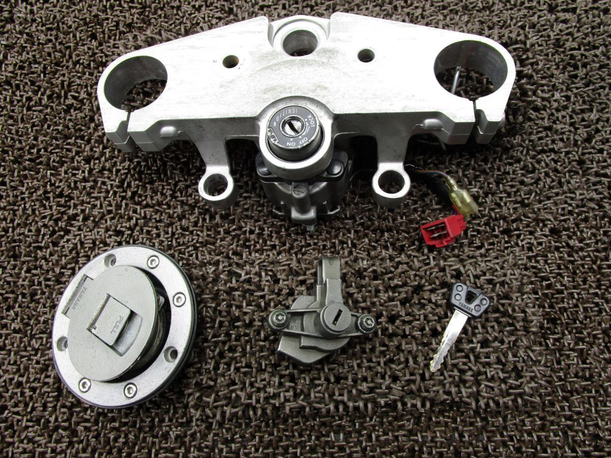 互換性がある VWトランスポーターT5 T6用スライドドアローラー 7H0843436B 車のスライドドアローラー for VW T5用、 スライドドアローラーアームガイドマウントセットトランスポーター右7H0843436B スライドドアガイド Compatible with Transporter  2003-2016 For Campmob ... Compatible With For Transporter 2003-2016 右スライドドアローラーアームガイドマウントセット