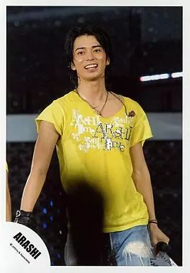 中古】生写真(ジャニーズ) 嵐/松本潤/ライブフォト・膝上・左手マイク