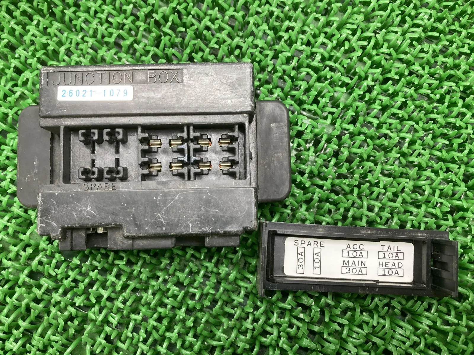 ゼファー1100 ヒューズボックス 26021-1079 カワサキ 純正 中古 ZRT10A ジャンクションボックス ゼファー400 ゼファー750  品薄|mercariメルカリ官方指定廠商|Bibian比比昂代買代購