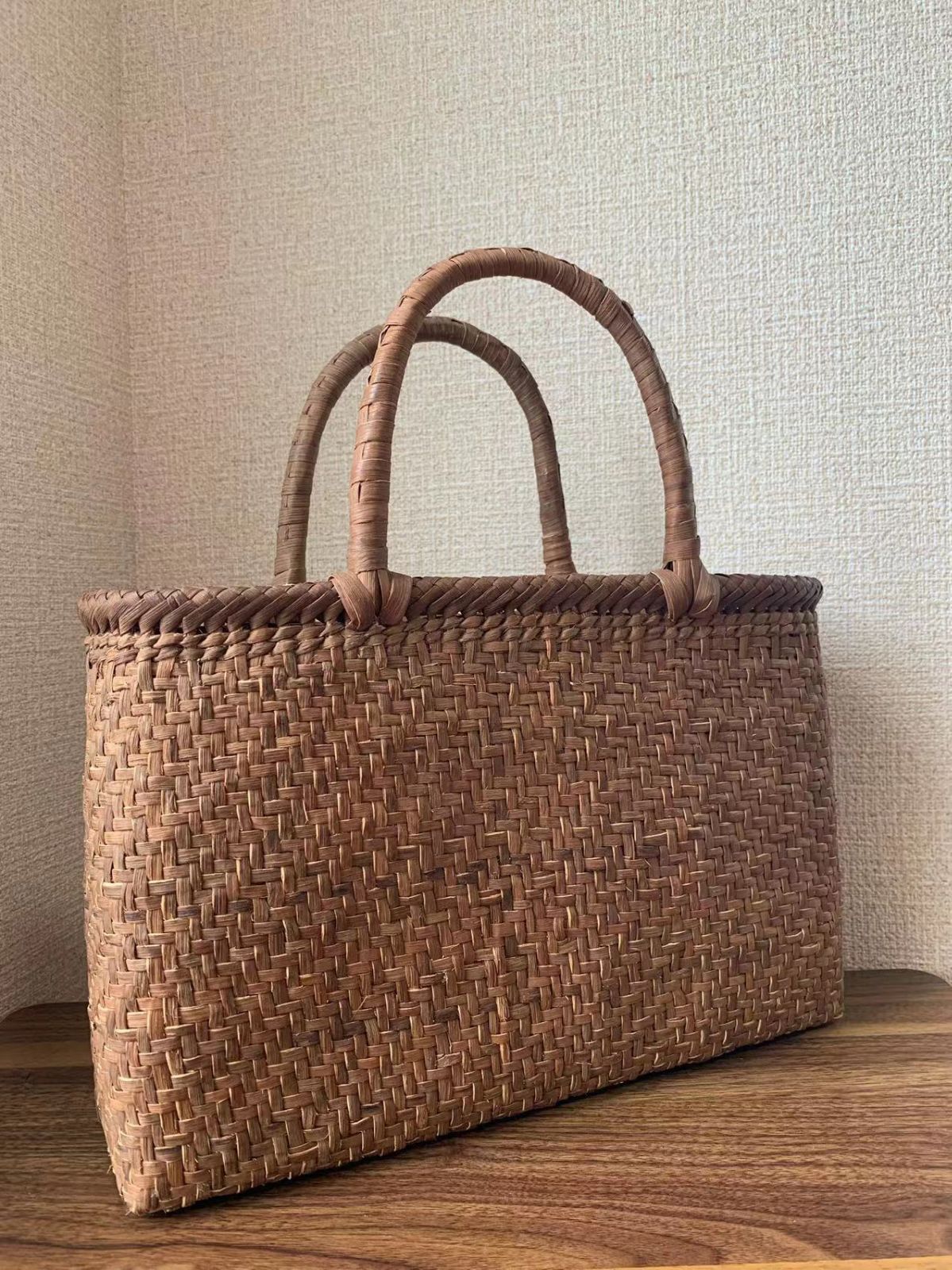 山葡萄かごバッグ 網代編み　手作り① 国産山葡萄 手作り かごバッグ 網代編み A4サイズ適応