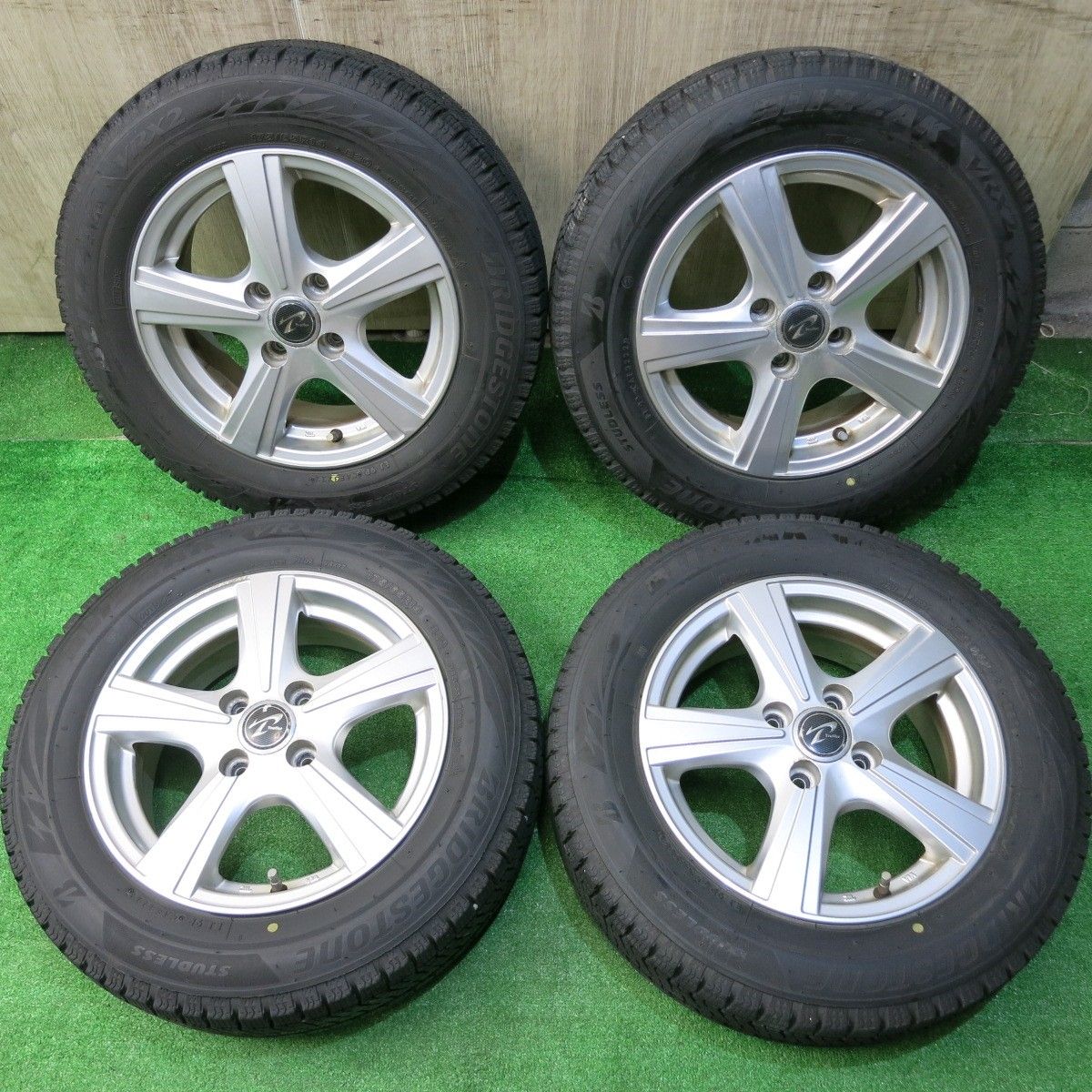スタッドレスタイヤVRX2 175/65R14 ホイール付 バリ溝 スタッドレスタイヤVRX2 175/65R14 ホイール付 バリ溝