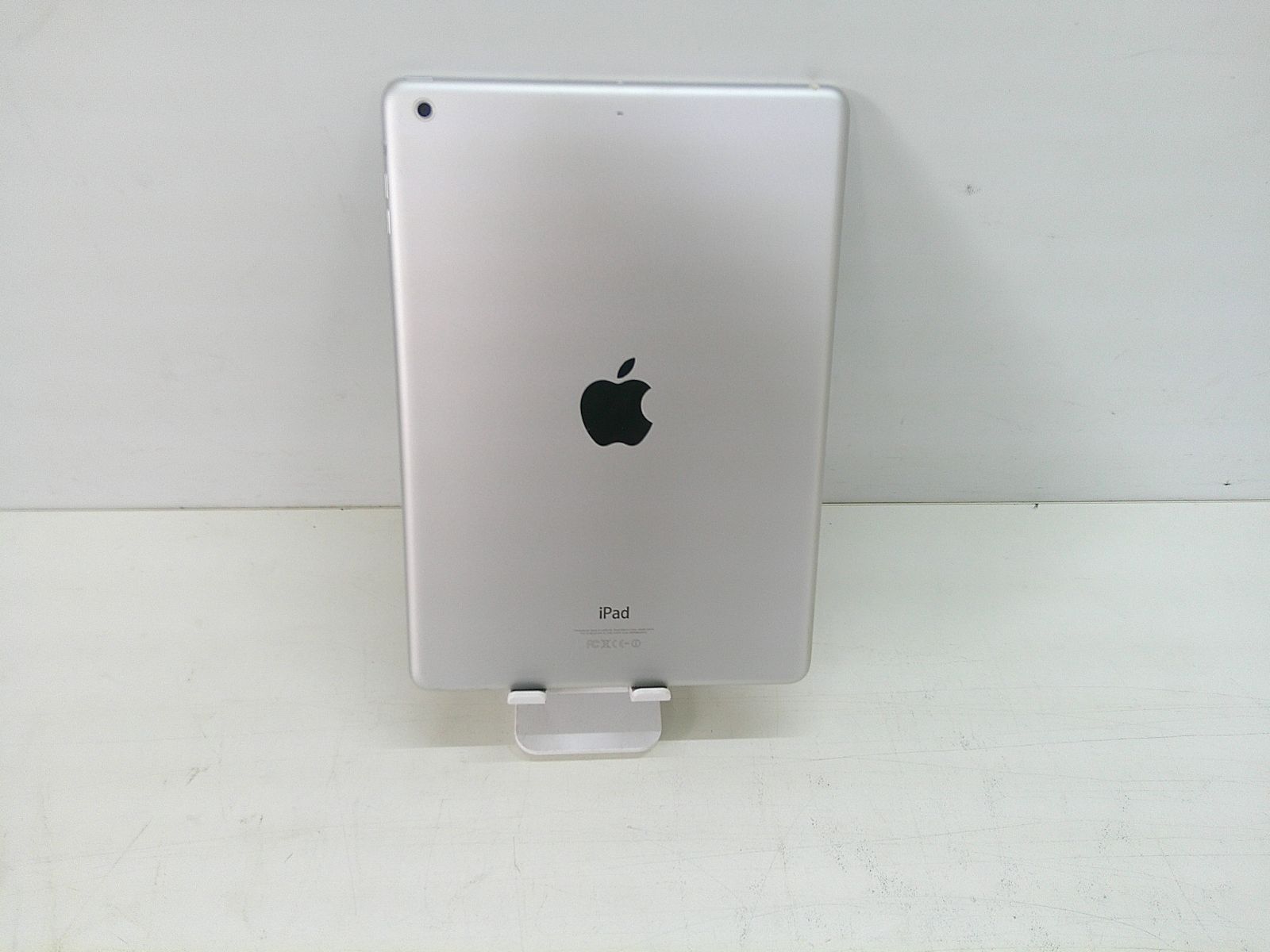 iPad Air A1474 wi-fiモデル　シルバー Pre-Owned Apple iPad Air A1474 (WiFi) 16GB Silver (Used