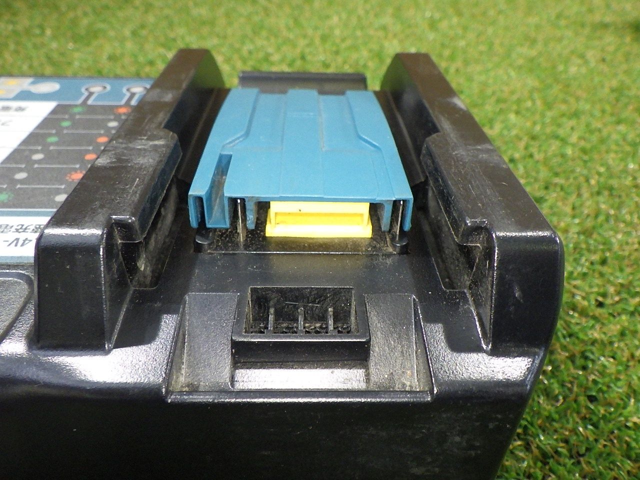 マキタ DC18RF リチウムイオンバッテリ用急速充電器 14.4V/18V マキタ DC18RF リチウムイオンバッテリ用急速充電器 14.4V/18V