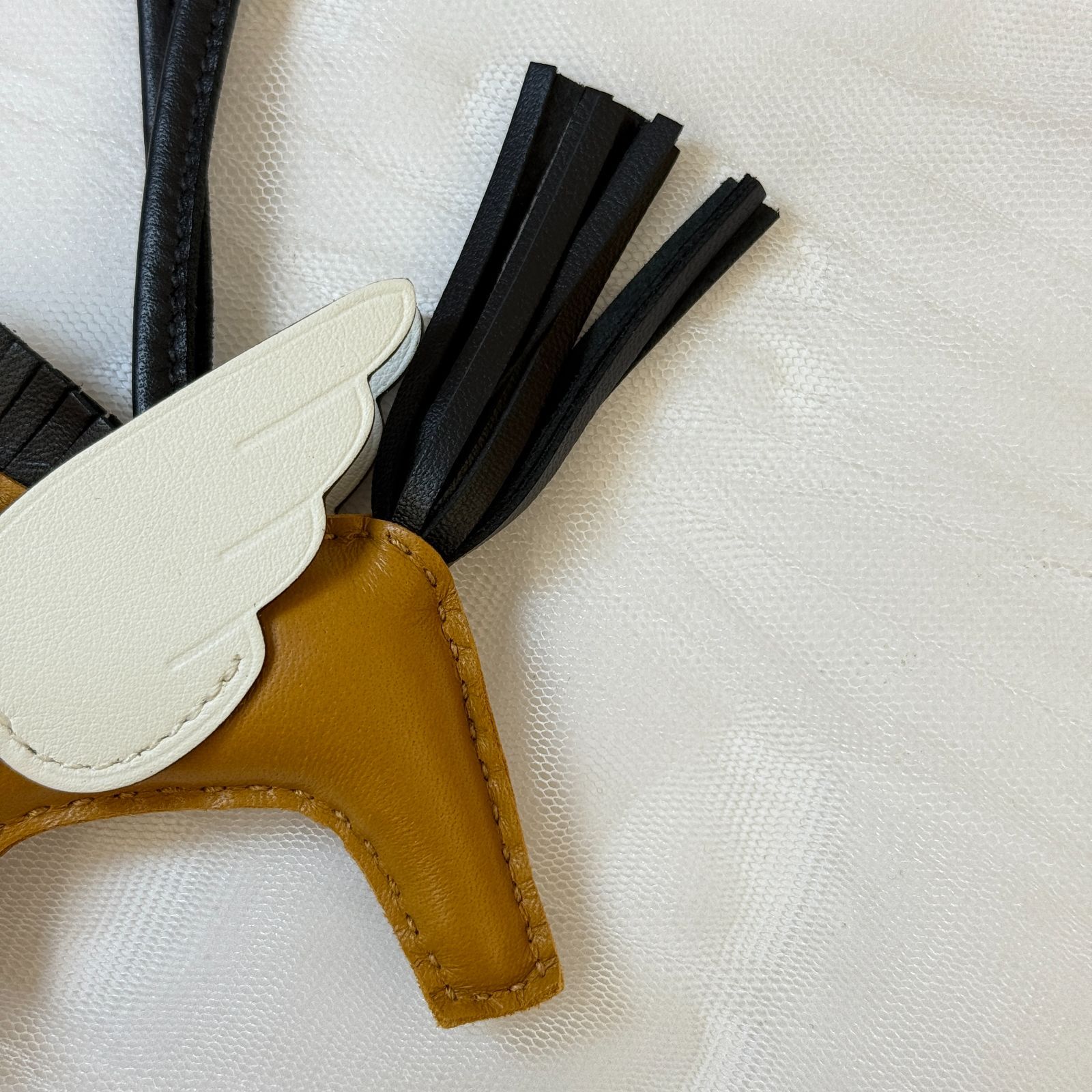 ホワイト アニューミロ