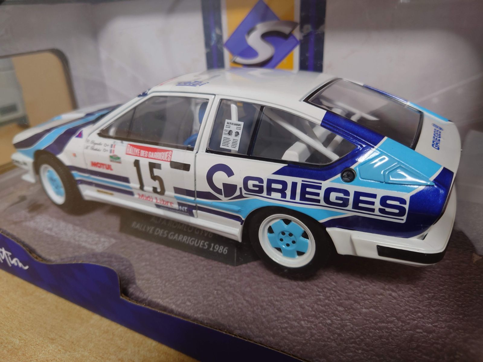 1/18 アルファロメオGTV6 ガリゲスラリー1986#15 ソリド製ミニカー 1/18 アルファロメオ GTV6 ガリゲスラリー 1986 #15 ホワイト