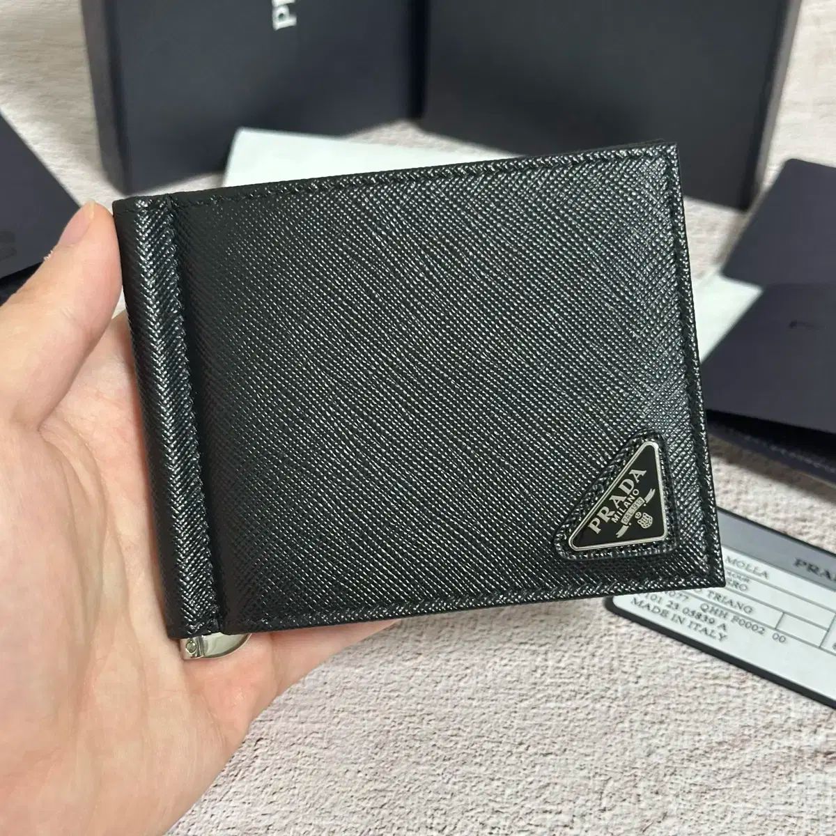 | PRADA プラダ サフィアーノ マネークリップ 二つ折り財布 ブラック