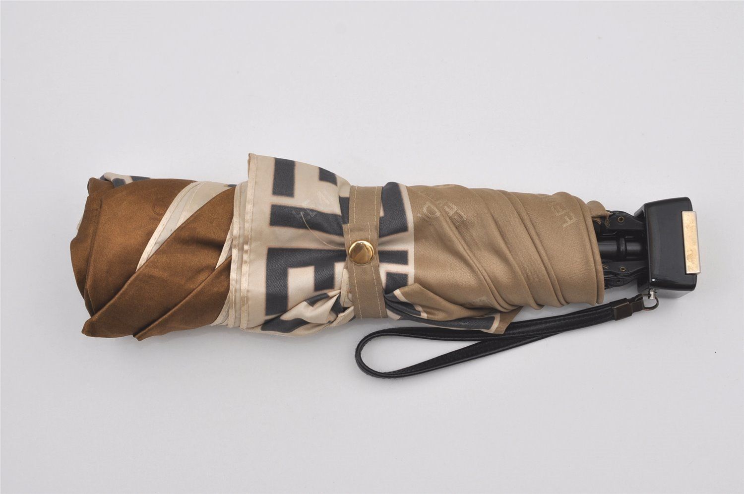 フェンディ ズッカ 折り畳み傘 ゴールド 傘 大きさ