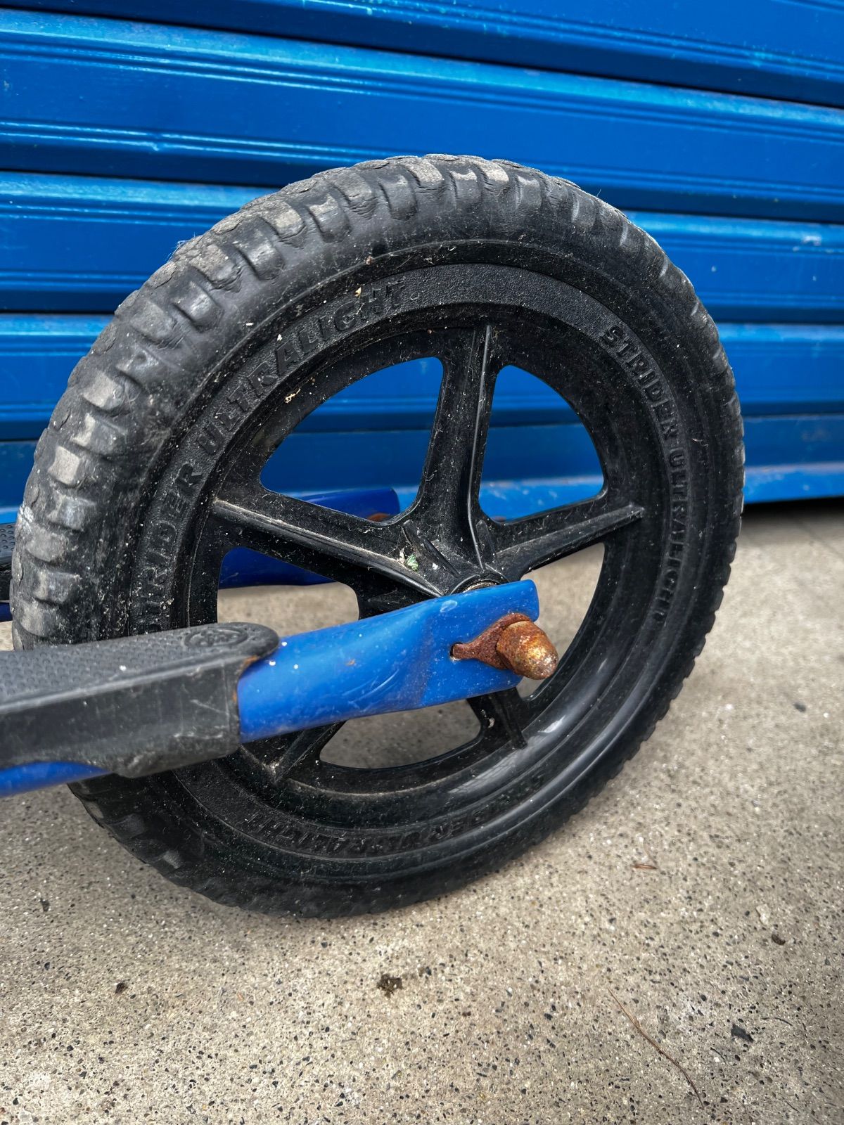 ストライダー スポーツ 青 12インチ Amazon.co.jp: ストライダー