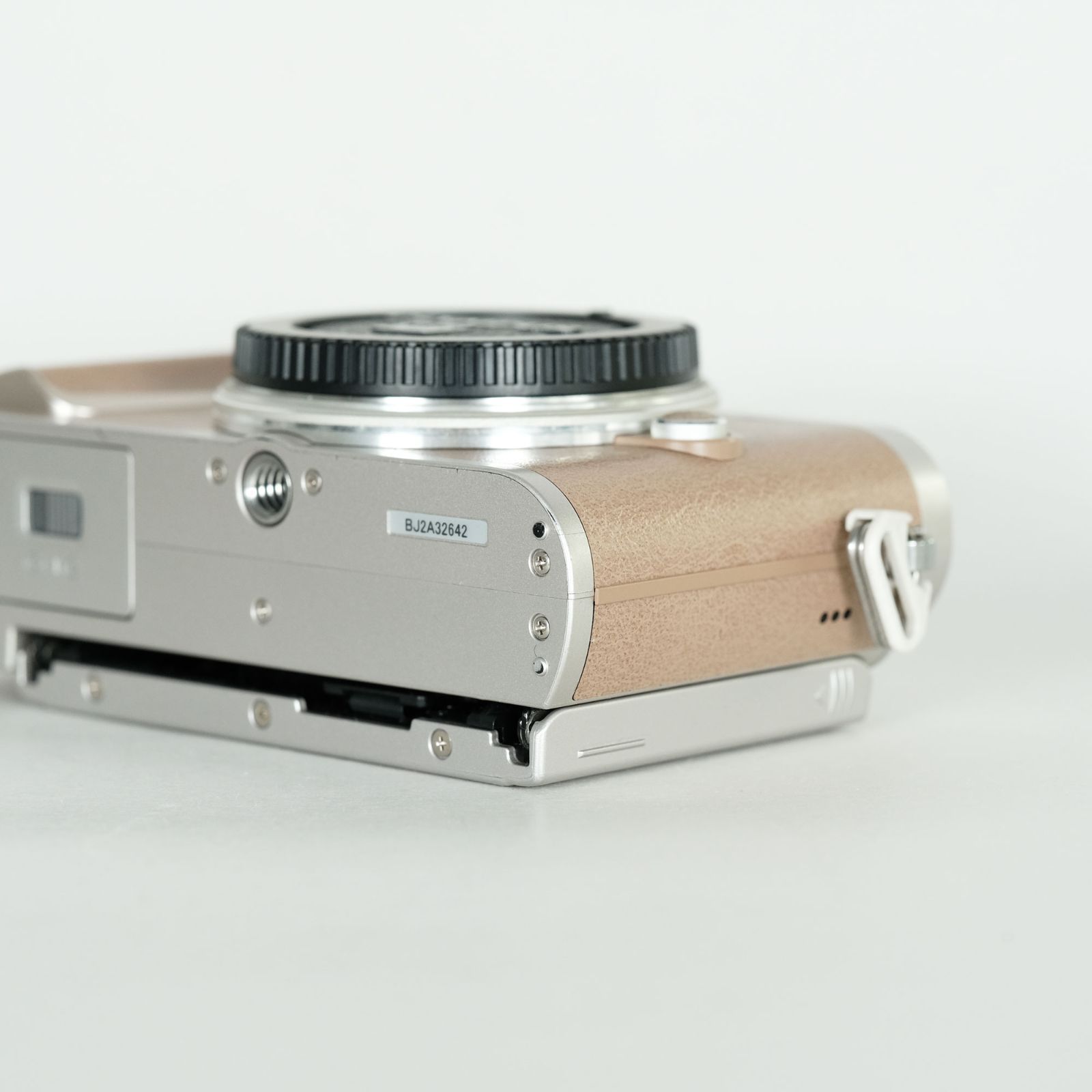 OLYMPUS PEN E-PL9 ボディ シャッター数4912回 格安レンタル] OLYMPUS（オリンパス） PEN E-PL9 ボディ ミラー