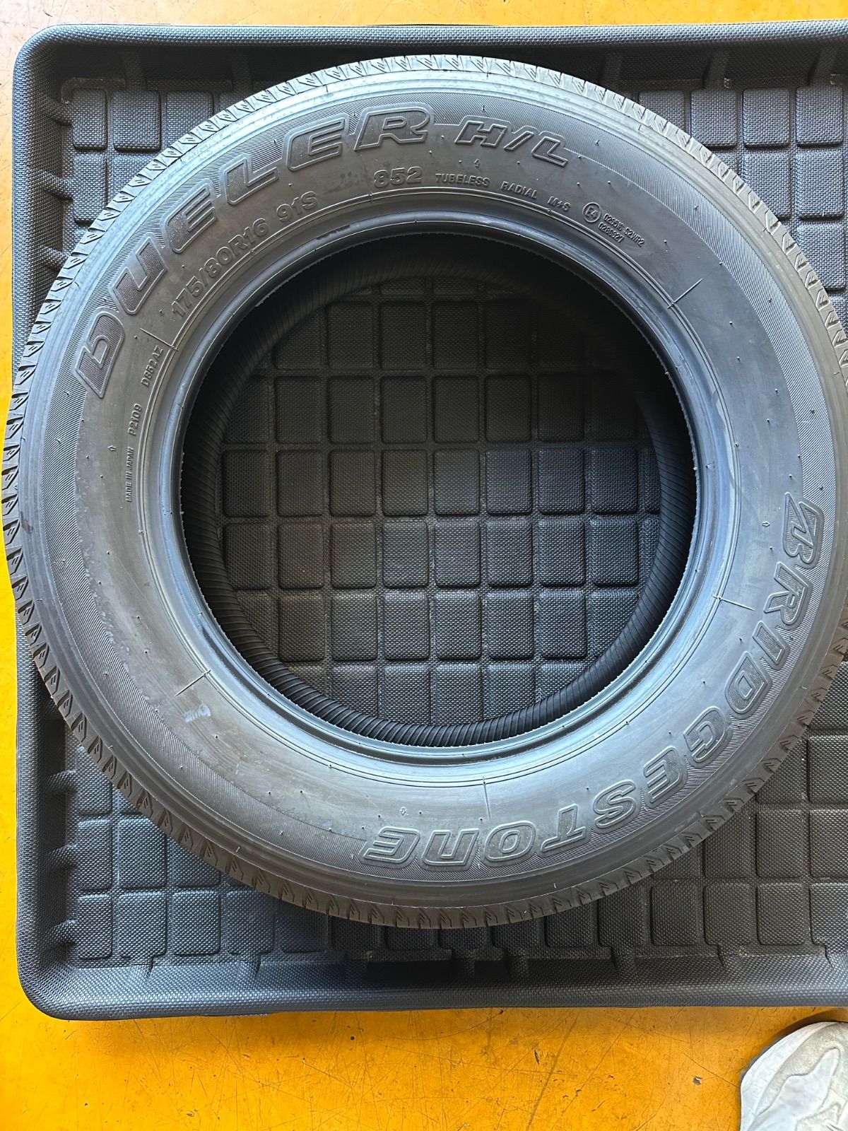 ジムニー JB64 純正タイヤ 新車外し 175/80R16 2本 - メルカリ