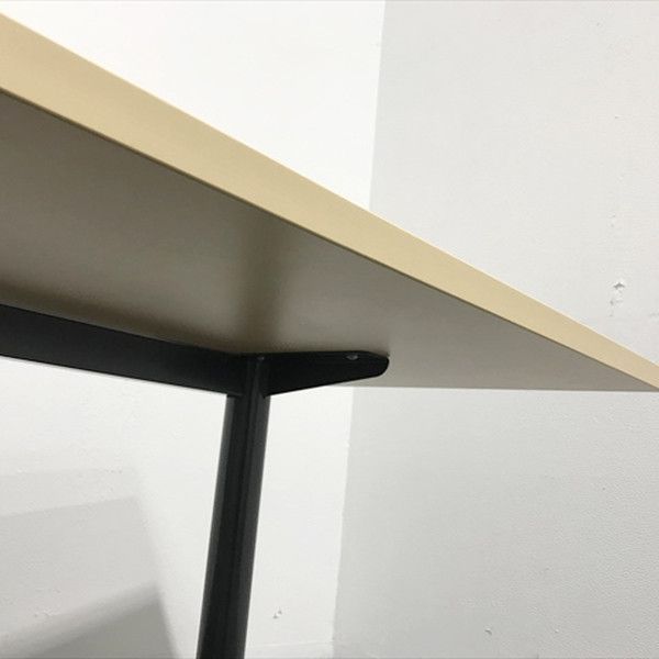 プラス