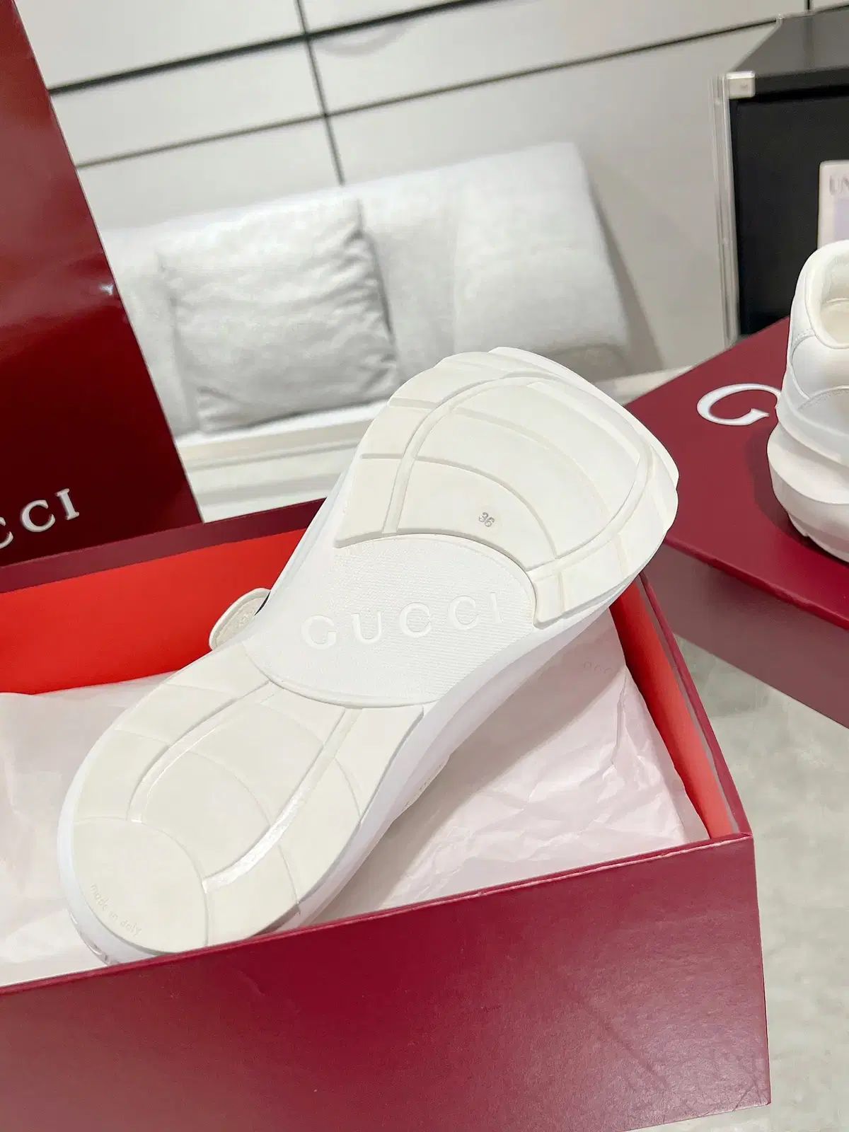 GUCCI(グッチ) レディース ロゴ 白 スニーカーズ GUCCI(グッチ) レディース ロゴ 白 スニーカーズ