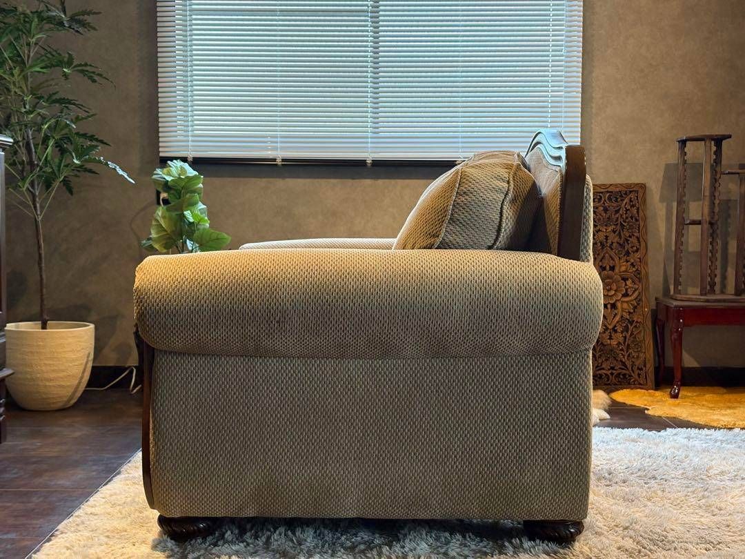 Ashley アシュレイ　二人掛け　ソファ　アームソファ　ヨーロピアン　IZZ Ashley アシュレイ 二人掛け ソファ アームソファ ヨーロピアン