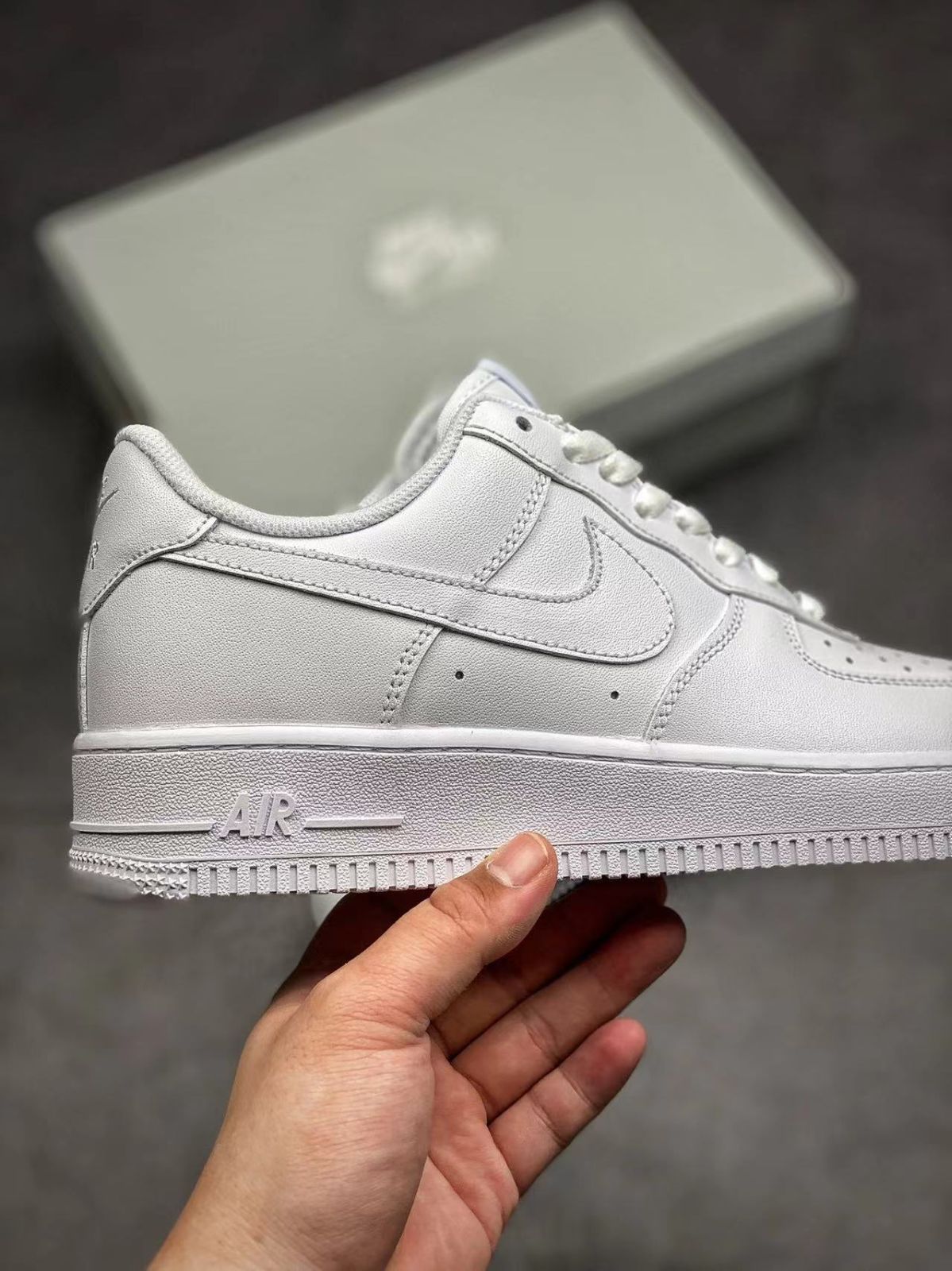 ナイキ エアフォース1 Nike Air Force 1 low ホワイト レディース メンズ スニーカー 海外輸入品23cm 23.5cm 24cm 24.5cm 25cm 25.5cm 26cm 26.5cm 27cm 27.5cm 28cm