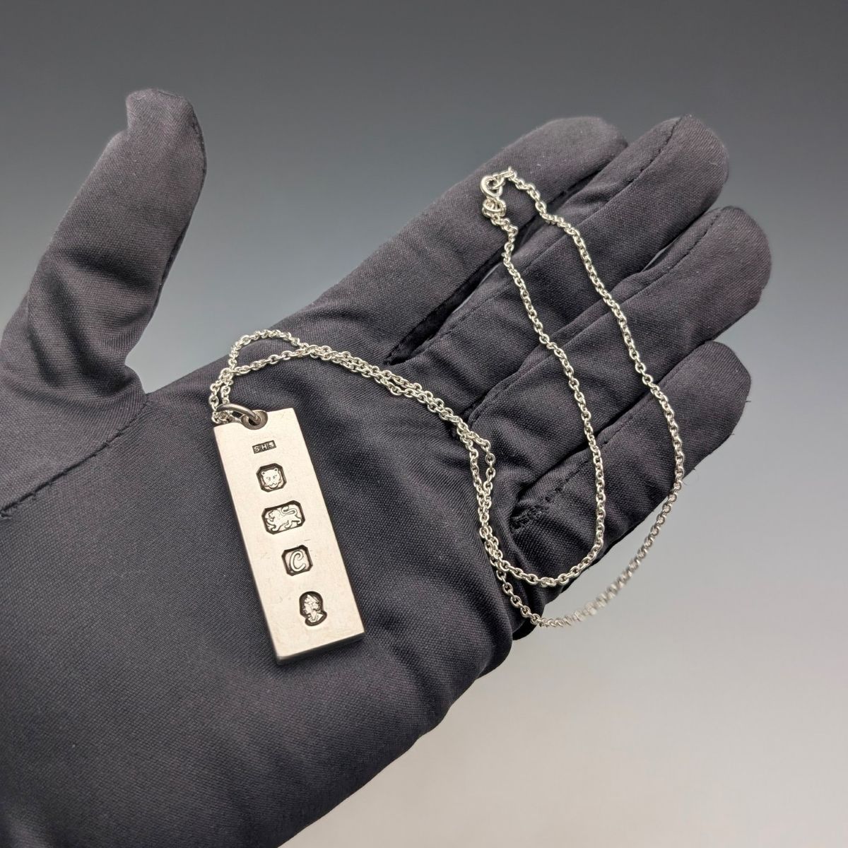 1977年 英国 純銀製 ジュビリーインゴットペンダント計34.6g 純銀ネックレス付 S.H.S 1977年 英国 純銀製 ジュビリーインゴットペンダント計34.6g