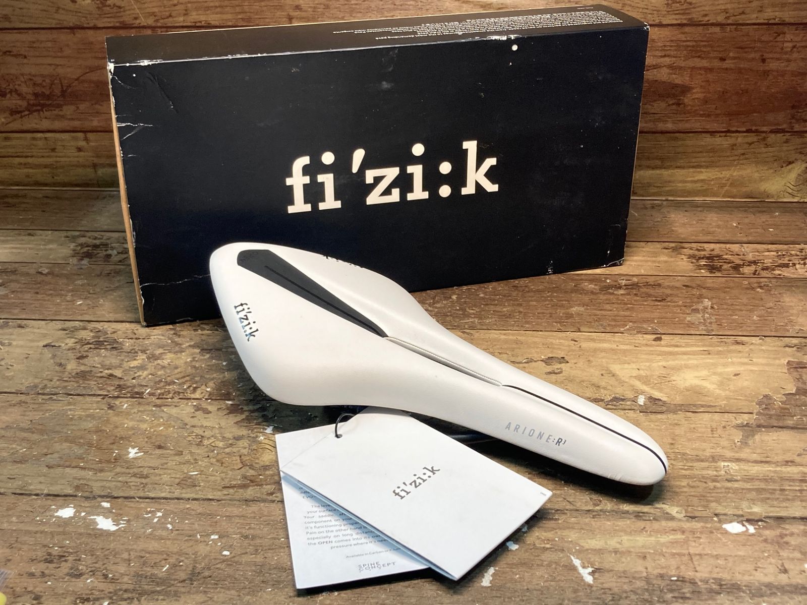 IJ534 フィジーク fizik アリオネ ARIONE OPEN R3 サドル 黒