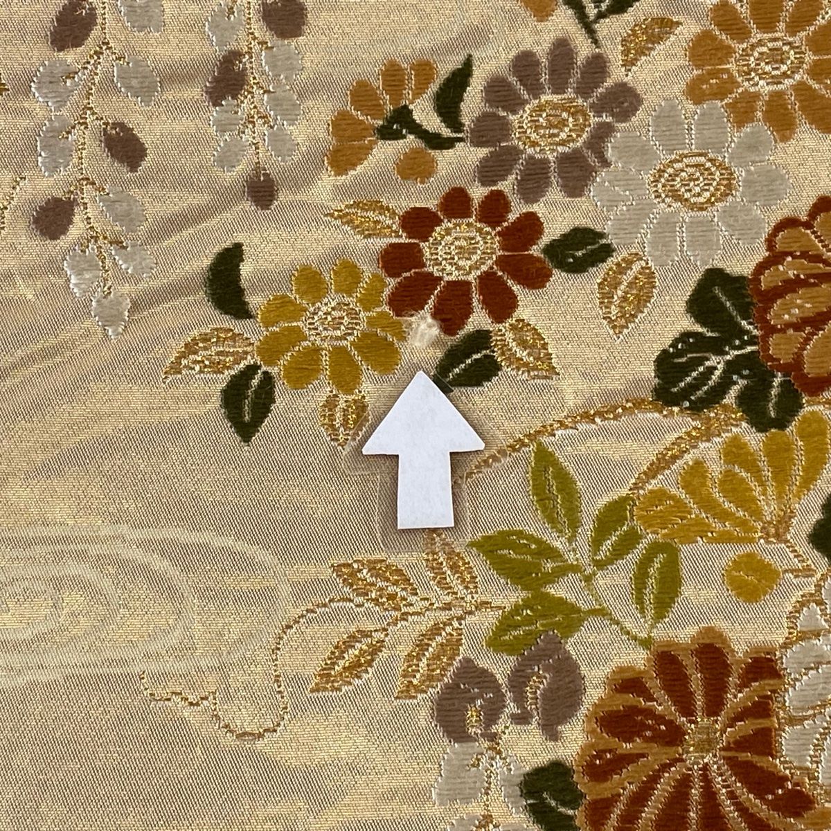 A42新品未使用　美品袋帯　箔　金糸　多彩　　唐草紋　正絹 袋帯 秀品 花鳥 花唐草 金糸 箔 金色 六通 正絹 【中古】